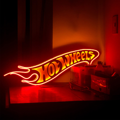 Cartel led logo / Hot Wheels / 70cm largo / neon rojo y luz amarilla