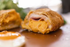 Imagen de Milangas de pollo rellenas con queso chedar y panceta