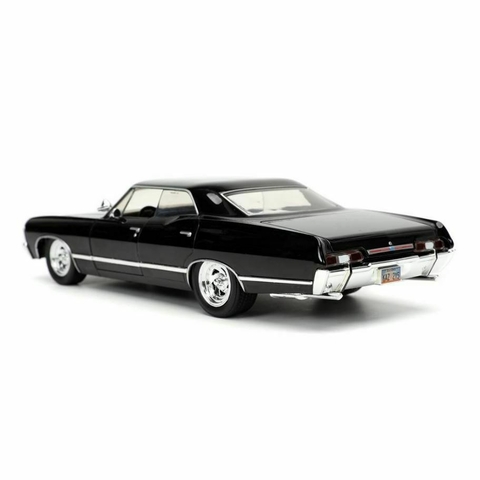 Chevrolet Impala SS Sport Sedan 1967 Supernatural + Figura Dean Jada Toys 1:24 32250