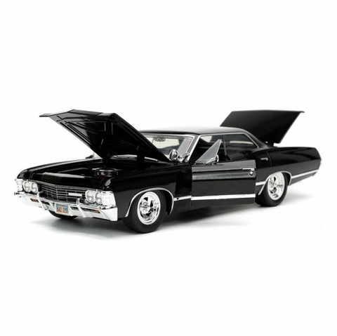 Chevrolet Impala SS Sport Sedan 1967 Supernatural + Figura Dean Jada Toys 1:24 32250