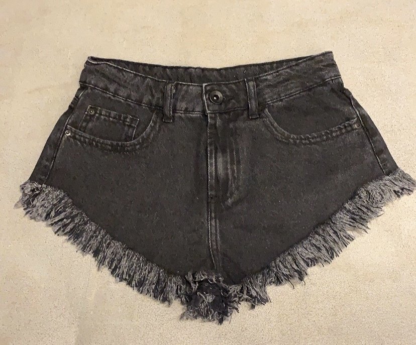 SHORT JEANS DESTROYED PRETO Julia Ribeiro store