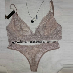 ANDRESSA CONJUNTO TRIANGULO DE ENCAJE CON COLALESS L5684NU - comprar online