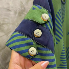 Blusa Pistachio com botões nas mangas 