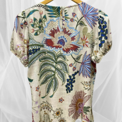 blusa floral com elastico na maga