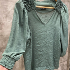 Blusa com detalhe de lastex no ombro - loja online