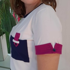 Blusa tricolor com bolsinho na internet