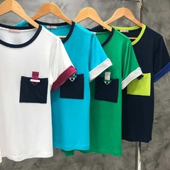 Blusa tricolor com bolsinho - comprar online