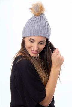 Gorro tejido pompón piel por Unidad