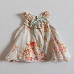 TALLE 9 MESES - VESTIDO S/MANGA BEIGE FLORES CUELLO C/PUNTILLA - AKIABARA