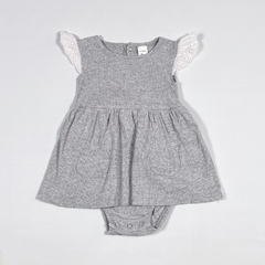 TALLE 12 MESES - VESTIDO BODY S/MANGA MORLEY GRIS BRODERY HOMBRO -CARTERS