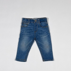 TALLE 6/9 MESES - JEAN CHUPIN ELASTIZADO AZUL GASTADO ROTURAS - ZARA