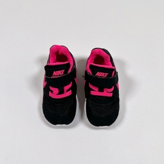 TALLE EUR 21 ( SUELA 14 CM ) - ZAPATILLAS DEPORTIVAS NEGRAS PIPA Y CORDONES ROSA FLUOR C/VELCRO - NIKE