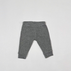 TALLE NB - PANTALON ALGODON LIVIANO GRIS APLIQUE NAVE ESPACIAL COLA - CARTERS