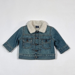 TALLE 0/6 MESES - CAMPERA JEAN AZUL GASTADO FORRADA EN CORDERITO - GAP