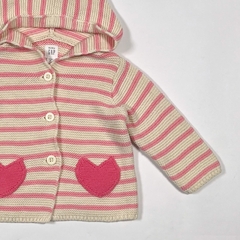 TALLE 3/6 MESES - CAMPERA TEJIDA HILO GRUESO BEIGE RAYAS ROSA BOLSILLO CORAZON - GAP - comprar online