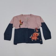 TALLE 12/18 MESES - CAMPERA TEJIDA ROSA AZUL BORDADA FLORES COLIBRI - WANAMA