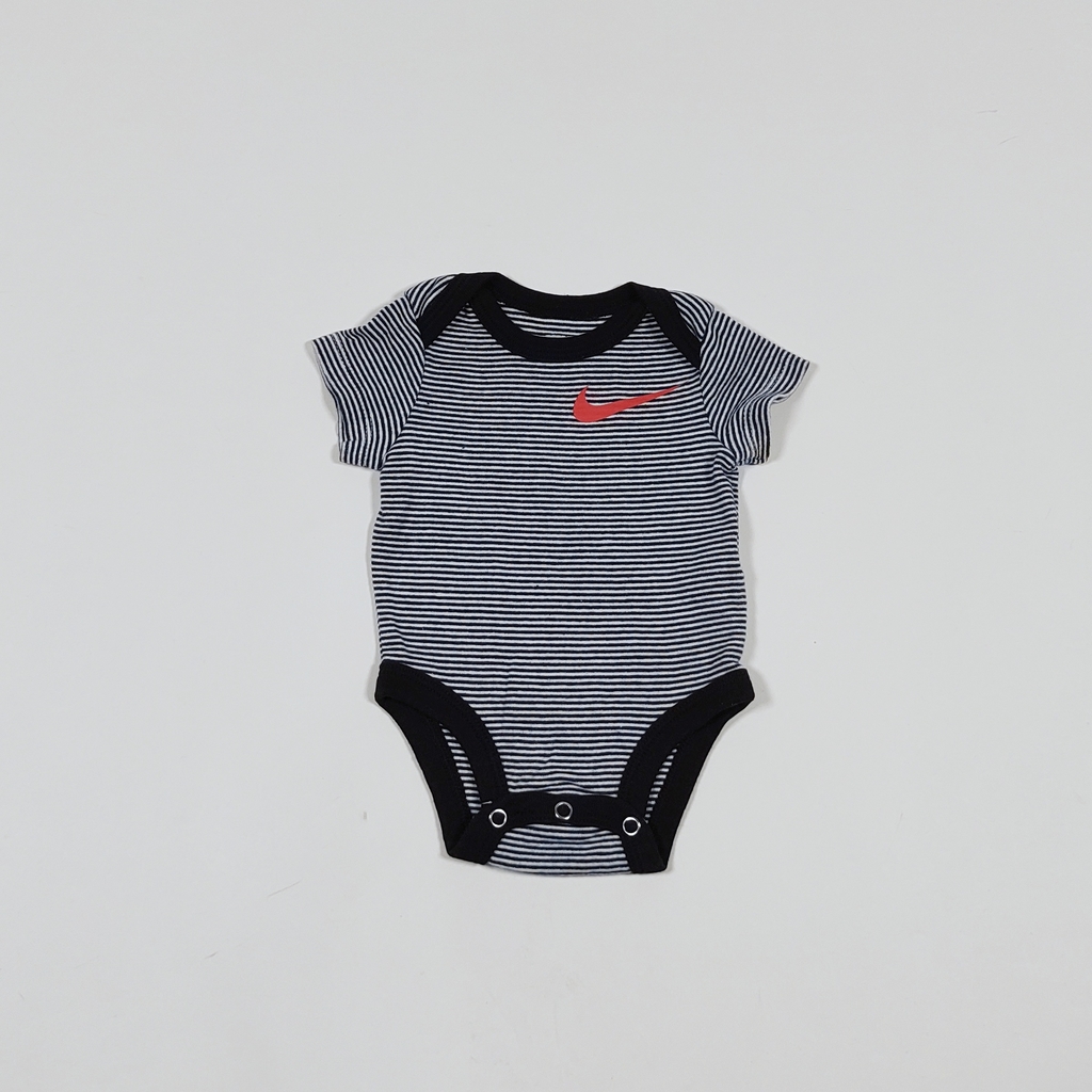 TALLE 3 MESES BODY M CORTA BLANCO RAYAS NEGRAS PIPA ROJA NIKE