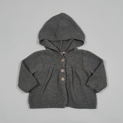 TALLE 6 MESES - CAMPERA TEJIDO HILO GRIS - CARTERS