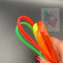 Tiara Pente Silicone 10mm Colorida - Inquebrável - comprar online