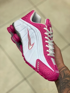 Nike Shox R4 na internet