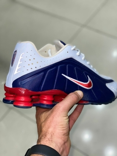 Nike Shox R4 na internet