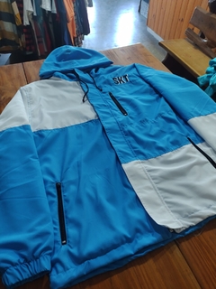 Campera skt liviana Light blue - tienda online