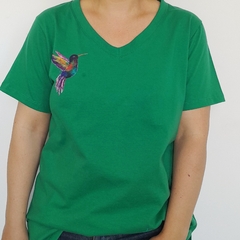 Remera Colibri Escote V Verde - Despertate