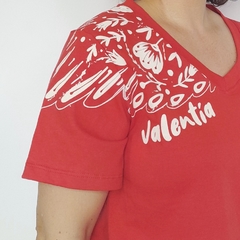 Remera Valentia Escote V Rojo - comprar online