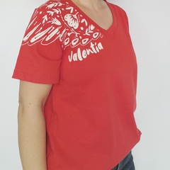 Remera Valentia Escote V Rojo en internet