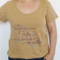 Remera Lo Mejor Escote Redondo Tostado - comprar online