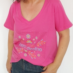 Remera Sanar Escote V Fucsia - Despertate