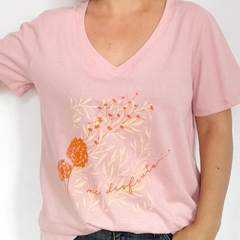 Remera Me Disfruto Escote V Rosa - comprar online