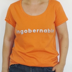 Remera Ingobernable Escote Redondo Naranja Glither