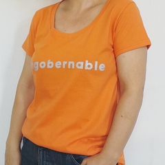 Remera Ingobernable Escote Redondo Naranja Glither en internet