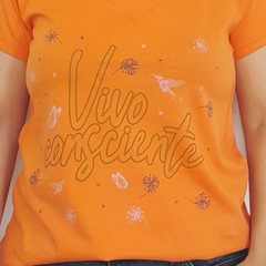 Remera Vivo Consciente Escote Redondo Naranja - tienda online