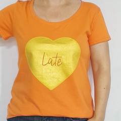 Remera Late Escote Redondo Naranja - comprar online