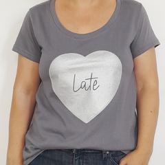 Remera Late Escote Redondo Gris