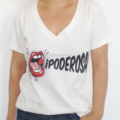 Remera Poderosa Escote V Crudo