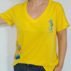 Remera Libre Escote V Amarillo - comprar online