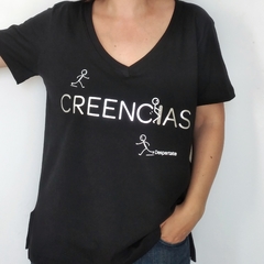 Remera Creencias Escote V Negro - comprar online