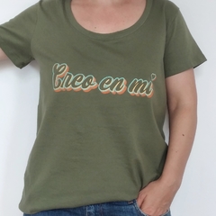 Remera Creo En Mi Escote Redondo Verde - comprar online