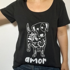 Remera Amor Escote Redondo Negro en internet