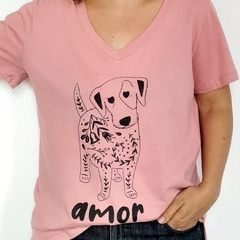 Remera Amor Escote V Rosa - comprar online