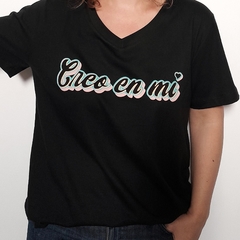 Remera Creo En Mi Escote V Negro - comprar online