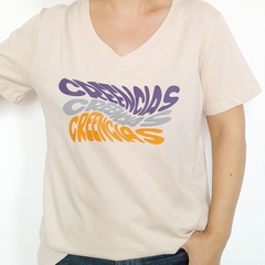 Remera Creencias Escote V Arena - comprar online