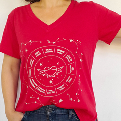 Remera Signos Escote V Rojo en internet