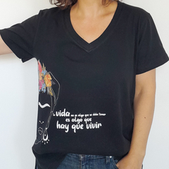 Remera Frida Escote V Negro - comprar online