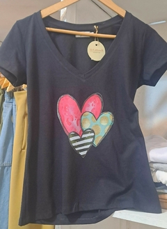 Remera VALE 3 corazones