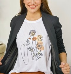 Remera FLORA 6 flores