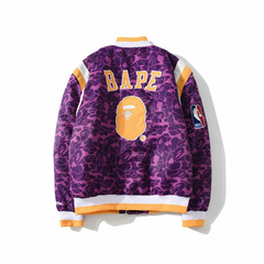 Campera Puffer BAPE x Mitchell & Ness Lakers Warm Up Jacket - 350 USD - KITCH TECH